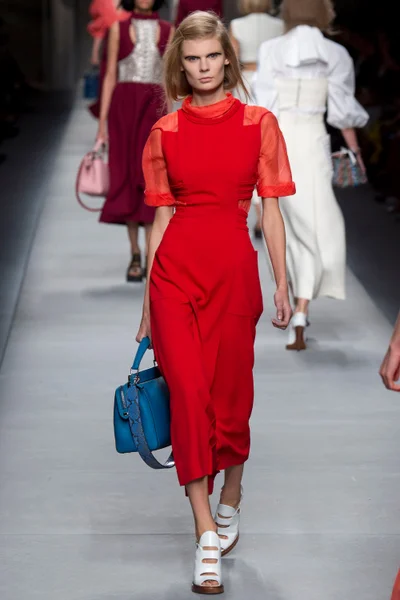 Look 14